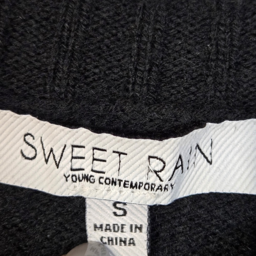 Sweet Rain Black Mock Neck Cropped Sweater with White Contrast Stitching Size S - Picture 5 of 10